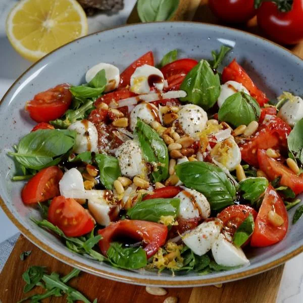 Italienischer Tomaten Mozzarella Salat